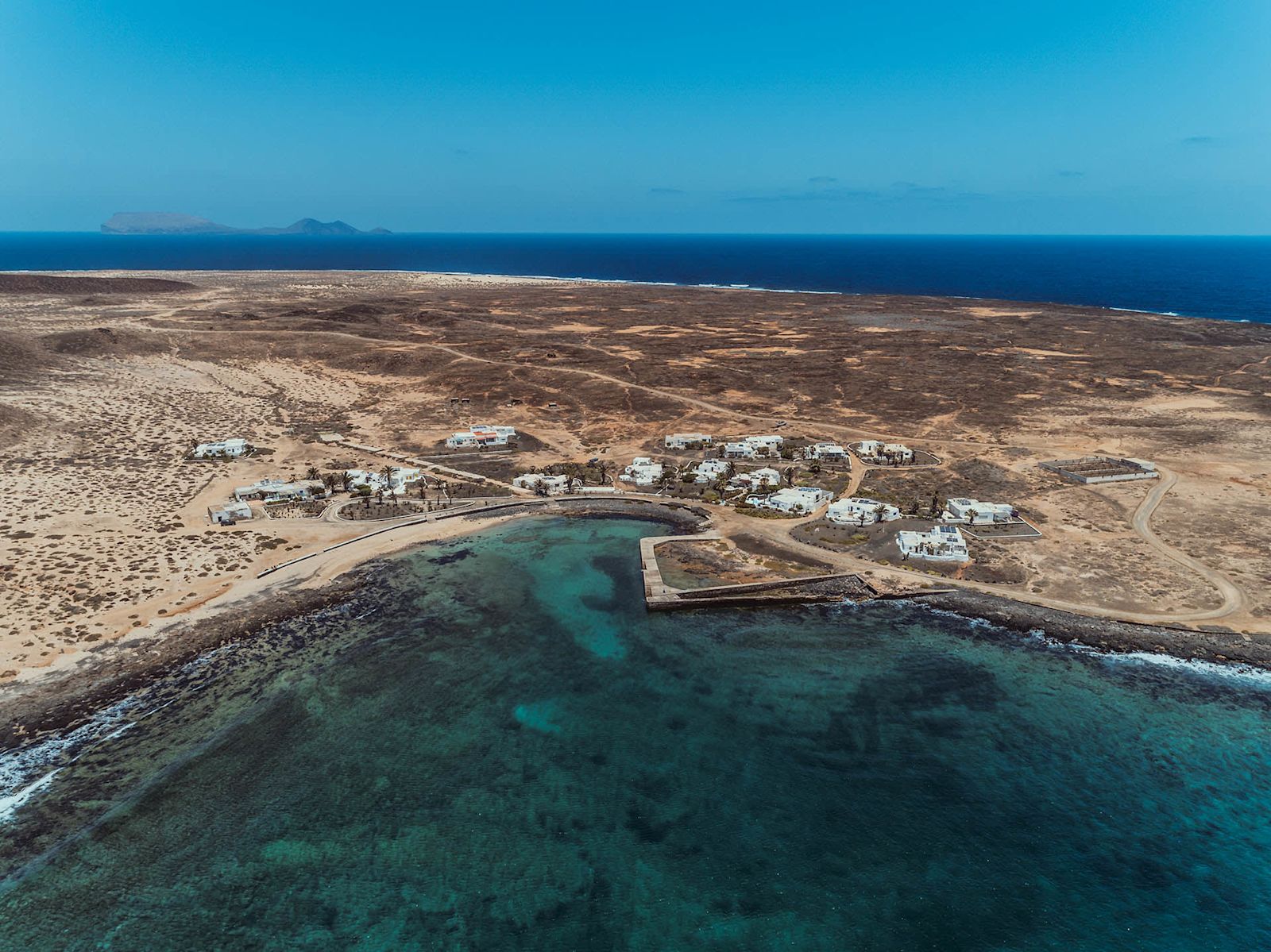 Vista aérea de Pedro Barba con su caleta de agua turquesa